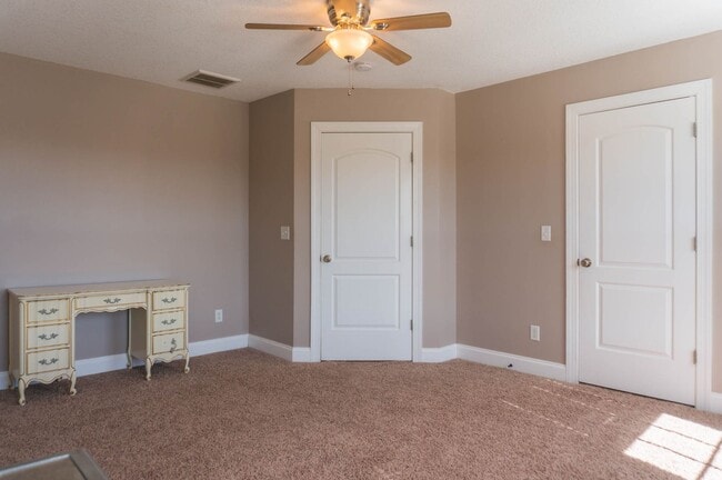 Building Photo - Spacious Home with Stunning Views