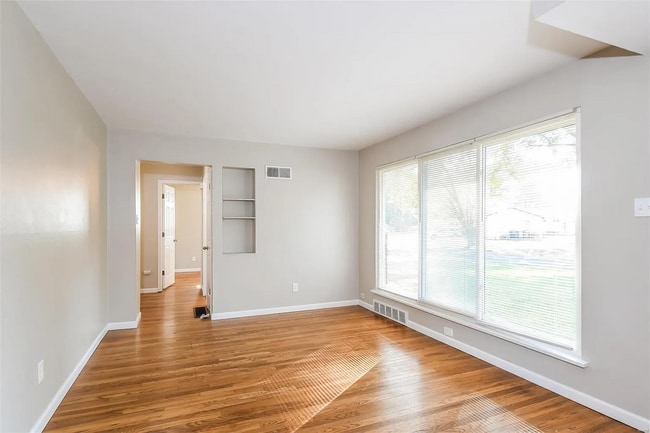 Building Photo - 745 Northmoor Dr