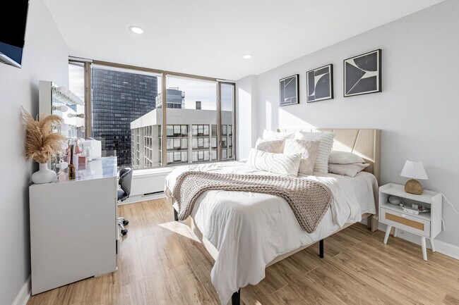 Building Photo - 5455 N Sheridan Rd