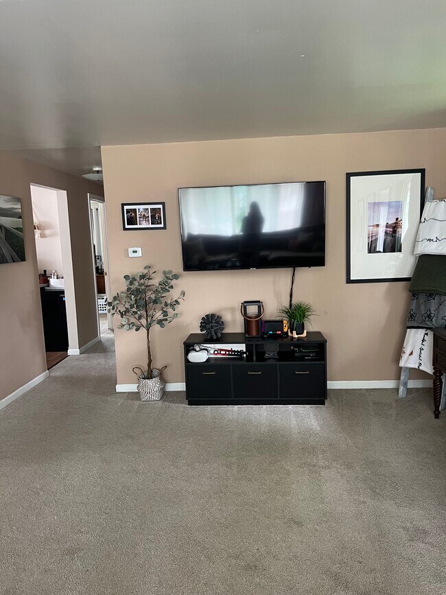 Building Photo - 34 E Drullard Ave