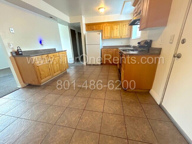 Building Photo - NO DEPOSIT option available for qualified ...