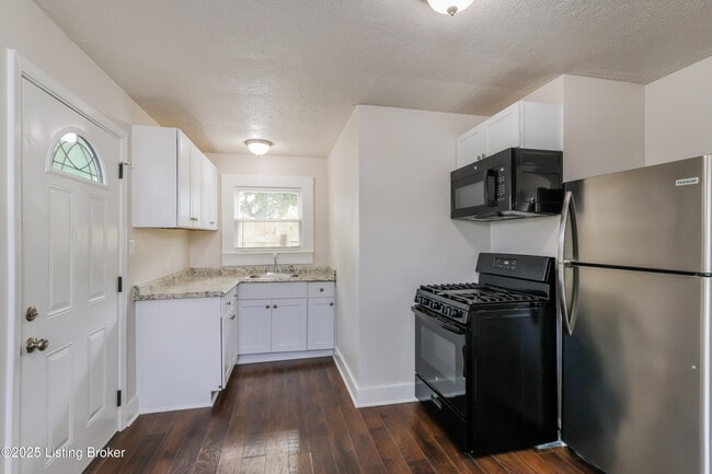 Building Photo - 529 Wainwright Ave