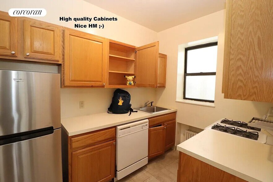 Primary Photo - 434 E 75th St