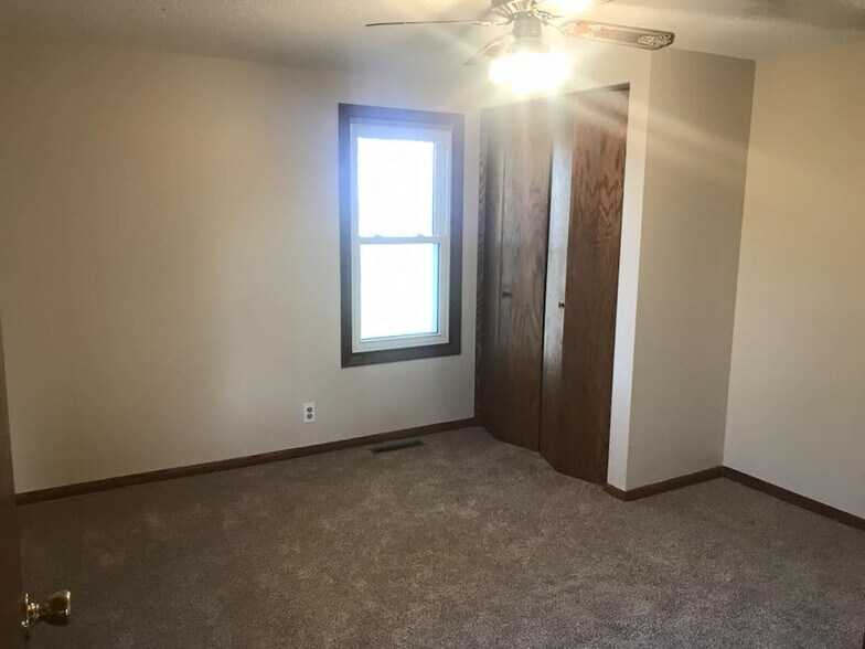 Building Photo - 9008 93rd Ave N