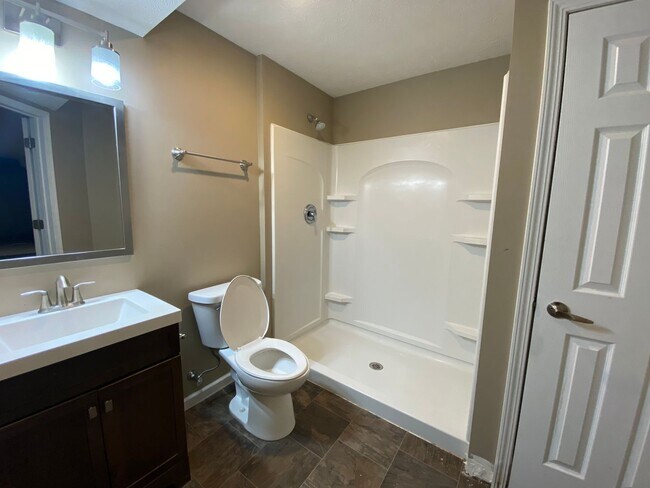 Building Photo - Gorgeous Elkhorn 4 Bed 3 Bath Home!