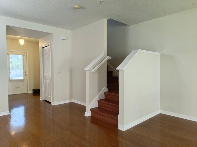 Building Photo - Three Bedroom Townhome at Cypress Lakes in Kissimmee