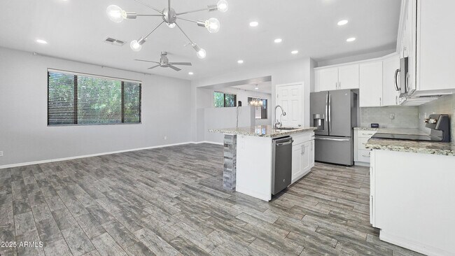 Building Photo - 14654 W Avalon Dr