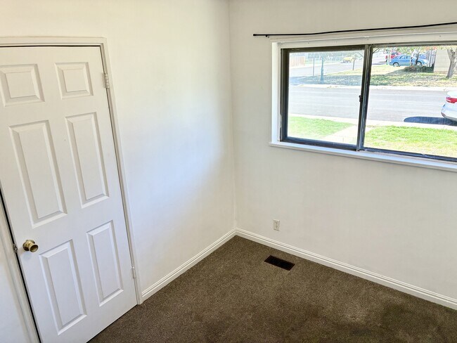 Building Photo - 631 N 120 E