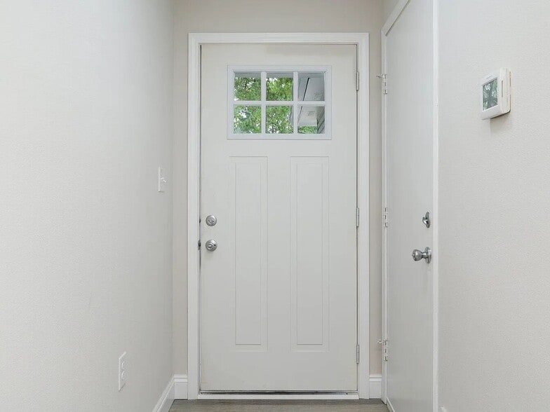 Building Photo - 1053 Emerald Ln