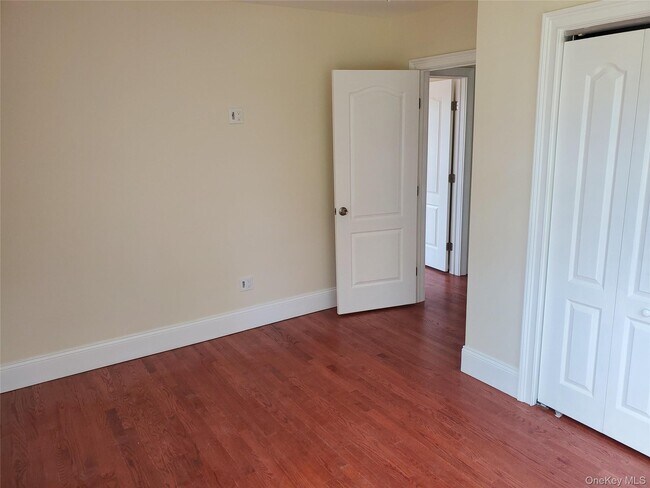 Building Photo - 529 Maple Ave