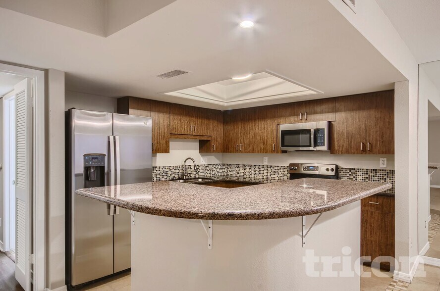 Building Photo - 13605 N 24th Ave