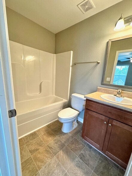 Building Photo - 2225 Cedarbrook Ct