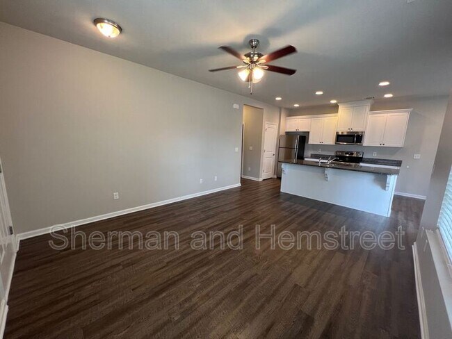 Building Photo - 645 Dobhill Ln