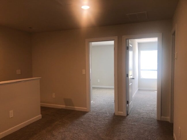 Building Photo - Newer Townhome with 1 Car Garage in Braemar Village! COMING SOON!