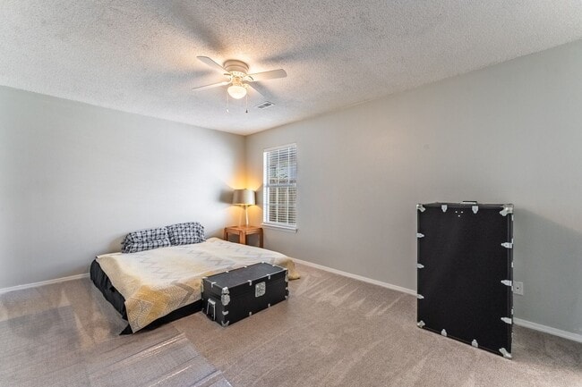 Building Photo - Charming 2-Bed, 2-Bath Rental: Your Cozy R...
