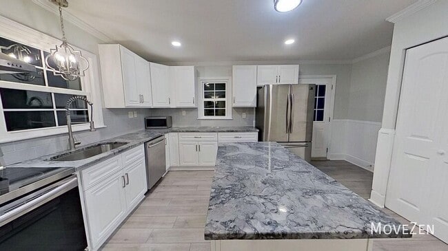 Building Photo - 1200 Dresden Dr W