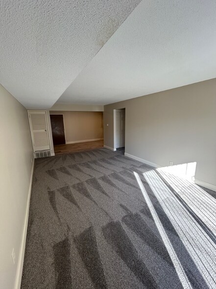 Building Photo - 7100 Van Dorn St