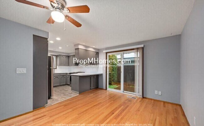 Building Photo - Spacious Three Bedroom Home in Milwaukie!