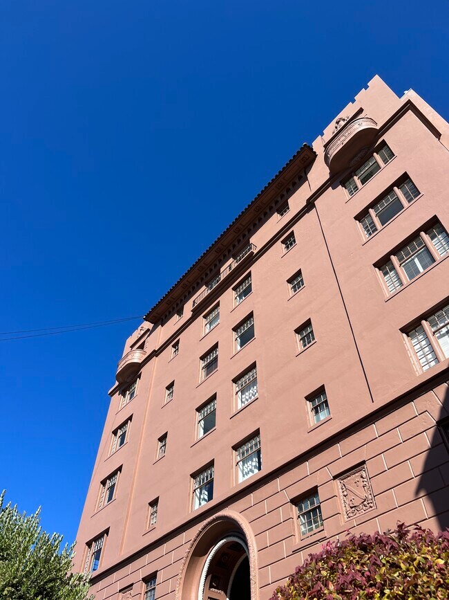 Building Photo - 1450 Greenwich St