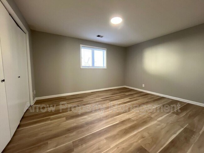 Building Photo - 440 Moffitt St