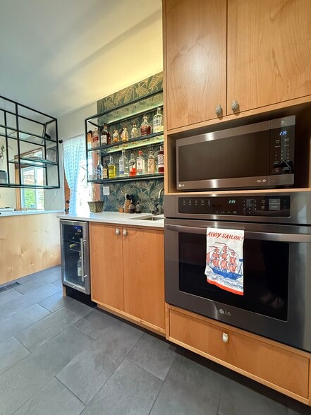 Bar and pantry - 14030 SE Rupert Dr
