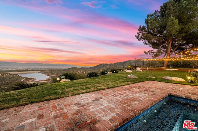 Building Photo - 3722 Alonzo Ave