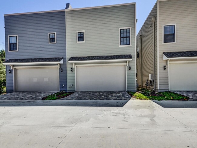 Building Photo - Harbor View Townhome