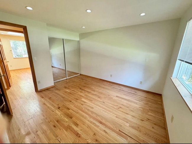 Building Photo - Charming 3 Bed/2 Bath Single Family Home i...