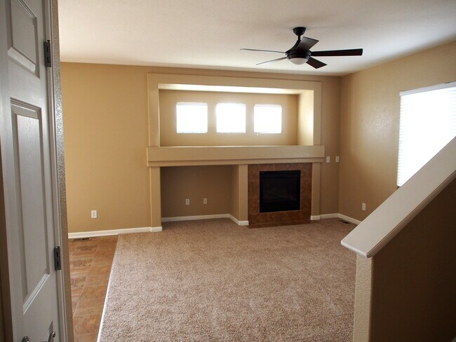 Building Photo - The Meadows Deceptively Spacious w/3BD plus Large Loft! Available Now.