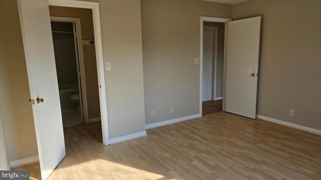 Building Photo - 102 Chesterfield Ln
