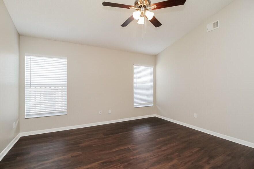 Building Photo - 2756 River Ridge Dr