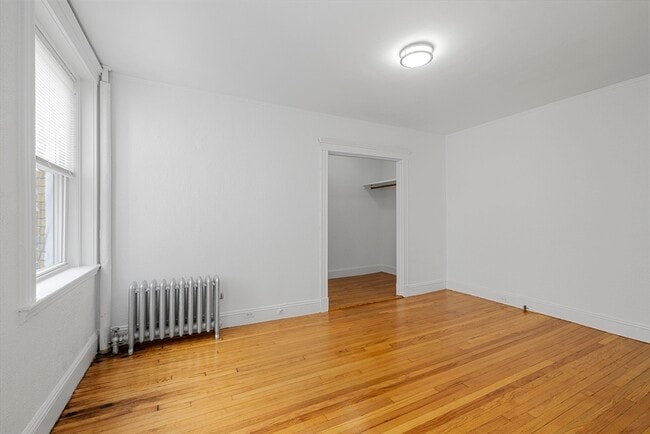 Building Photo - 170 Maple St