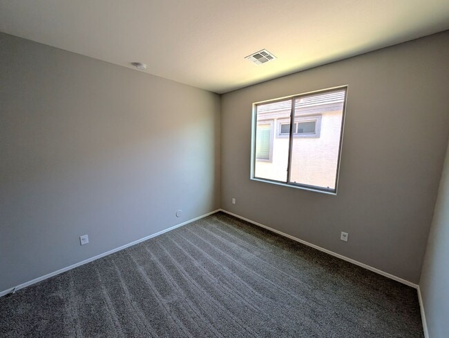 Building Photo - 3 Bedroom Home in the Beacon Heights Commu...