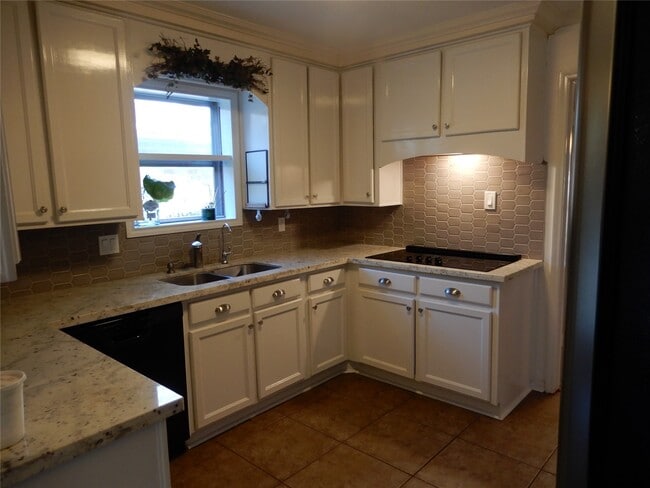 Building Photo - 12042 Sturdivant St