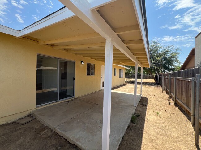 Building Photo - Northwest Bakersfield Home