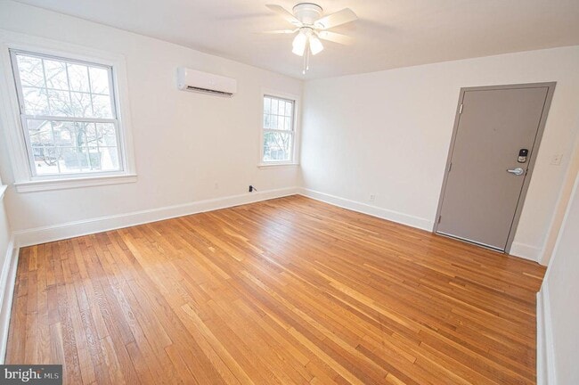 Building Photo - 308 N Division St