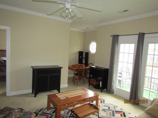 Building Photo - 2057 Silvercrest Dr