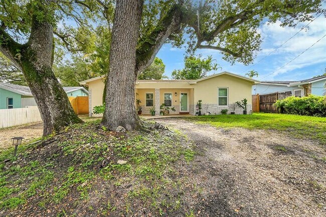Building Photo - 4540 SW 26th Terrace