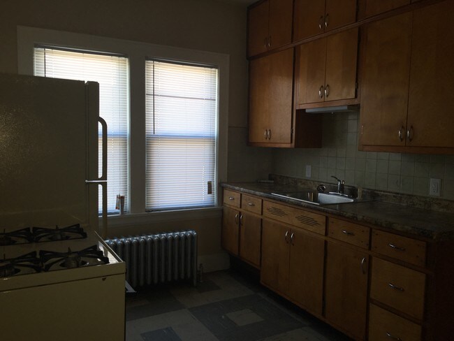 Primary Photo - 2400 52nd St