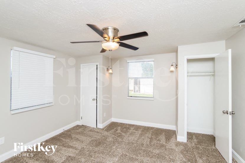 Building Photo - 990 Badger Dr NE