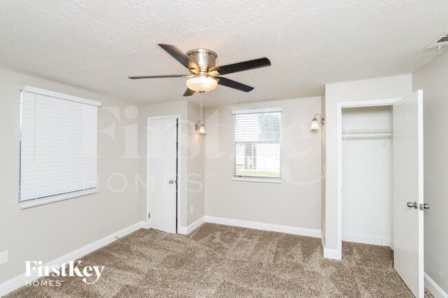 Building Photo - 990 Badger Dr NE