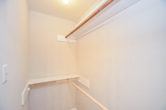 Building Photo - 7623 Kite Hill Dr