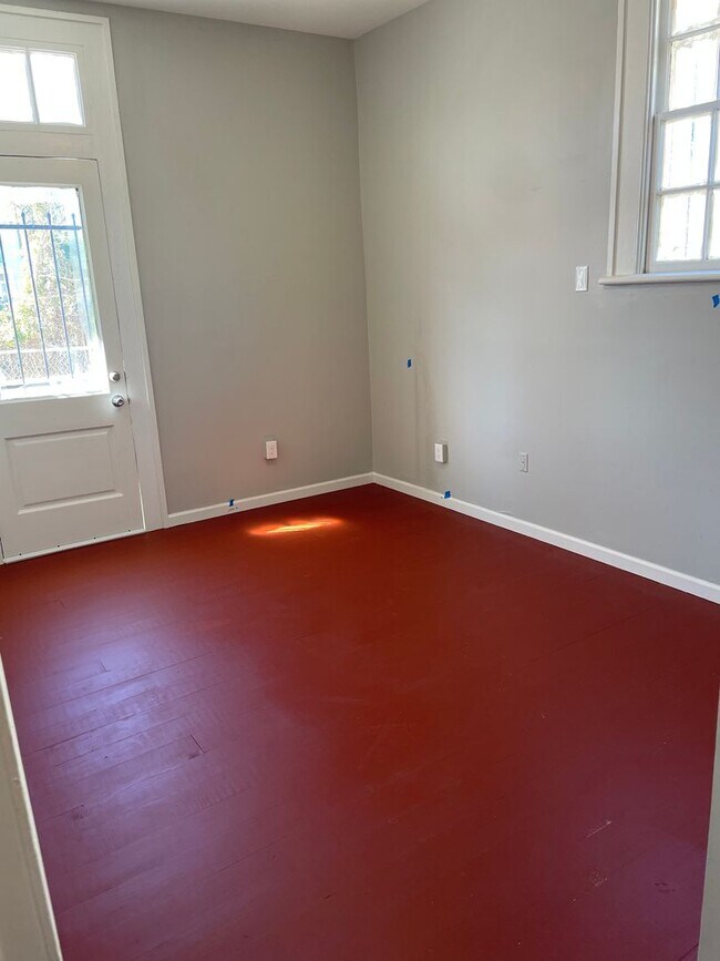 Building Photo - Newly Renovated Unit in Historic Building