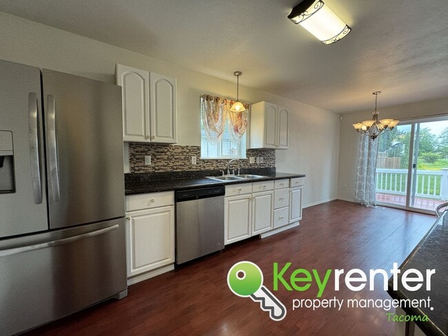 Building Photo - Incredible 3Bed/2.5Bath Pacific Home!