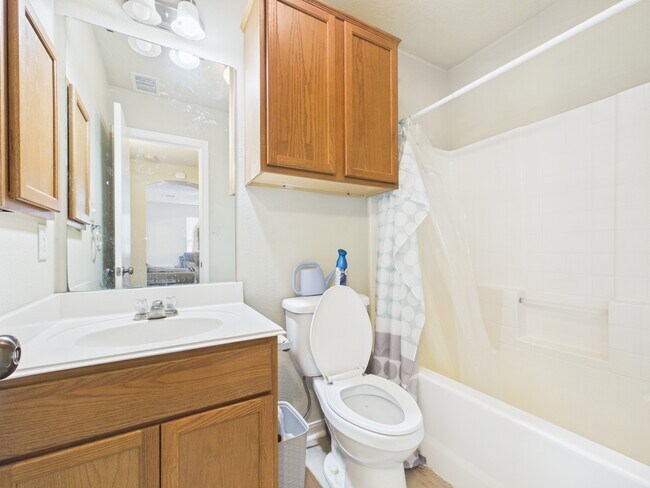 Building Photo - 513 Camp Ct