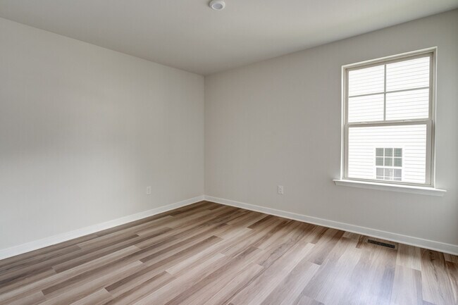 Building Photo - 305 Northfield Hts Ln
