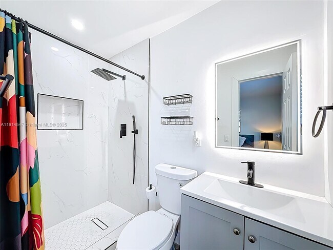 Building Photo - 600 N 66 Terrace