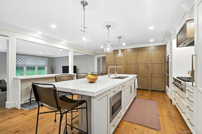 Building Photo - 548 Anderson Hill Rd