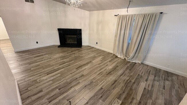 Building Photo - 3 bedroom 2 bathroom home with pool and near shopping centers.