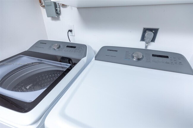 Building Photo - 2742 Coacoochee St